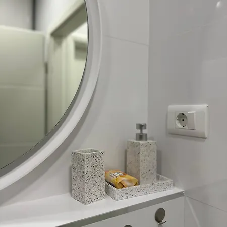 Emily At Center Сплит