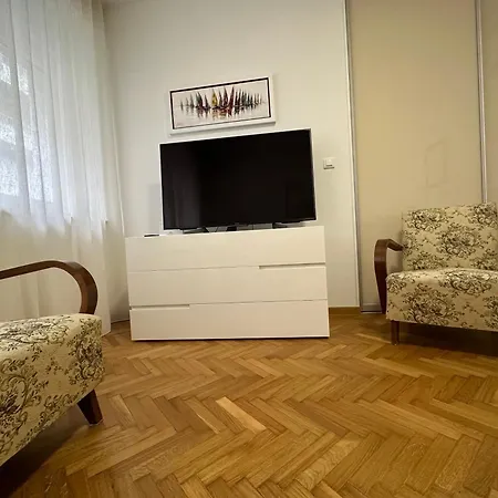 Апартаменты Emily At Center