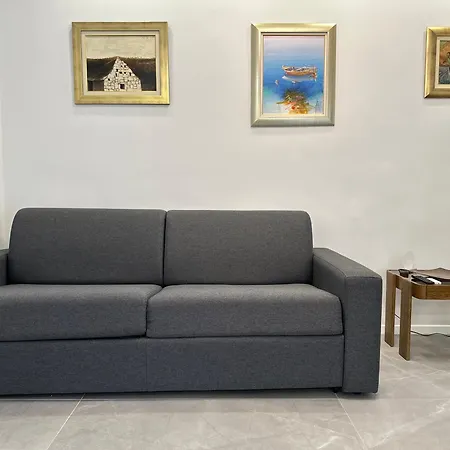 Emily At Center Daire Split