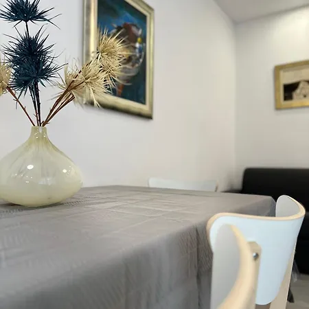 Emily At Center * Split