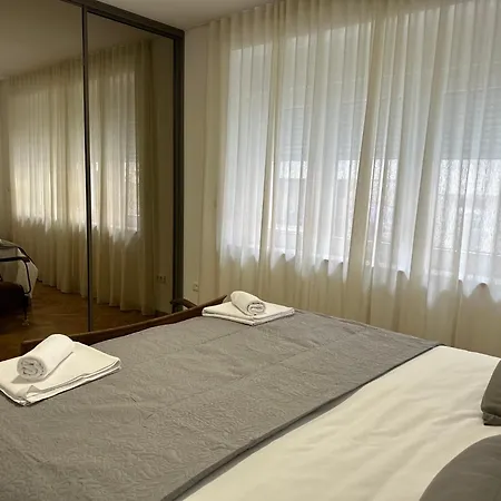 公寓 Emily At Center *