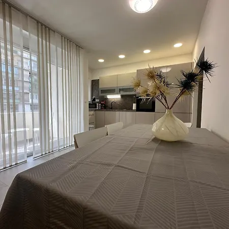 Daire Emily At Center *