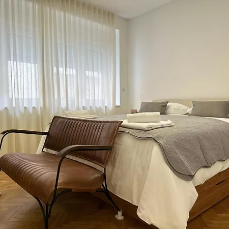 Emily At Center Split