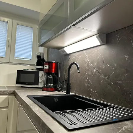 Daire Emily At Center *