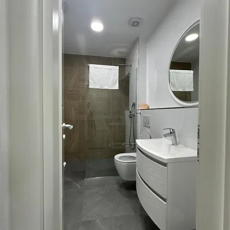 Emily At Center דירה