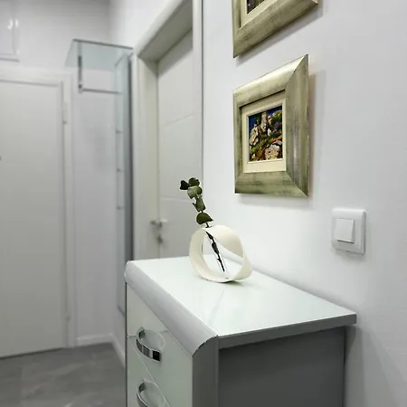 Emily At Center דירה