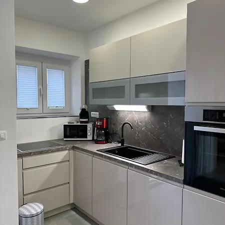 Emily At Center דירה *